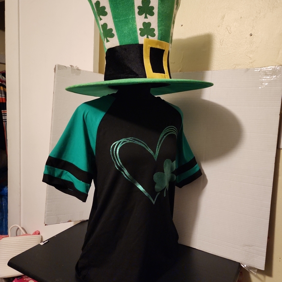 Green and Black Shamrock T-Shirt with Hat - Picture 3 of 6